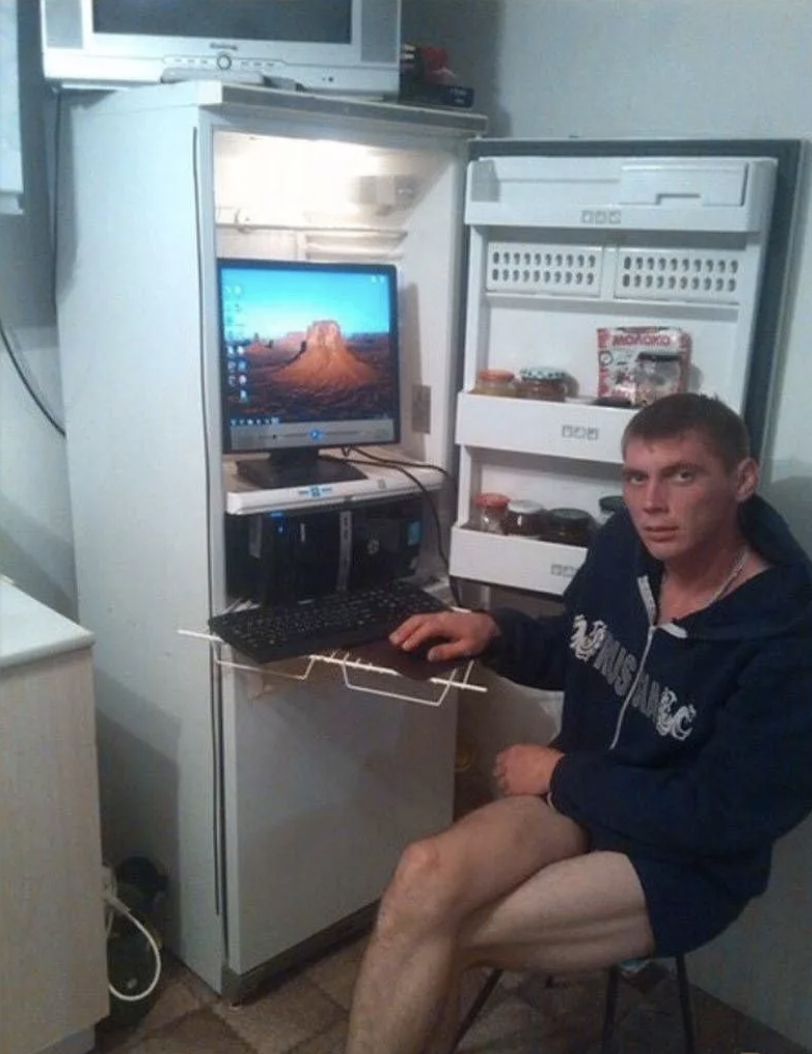 Примерно так это выглядело, только на нижней полке