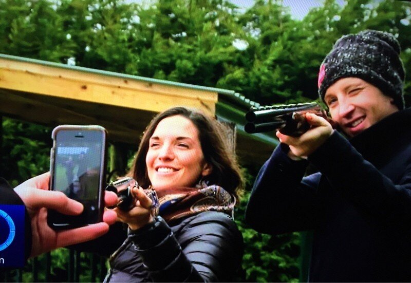 Оружие никогда нельзя направлять на человека. Даже в шутку.