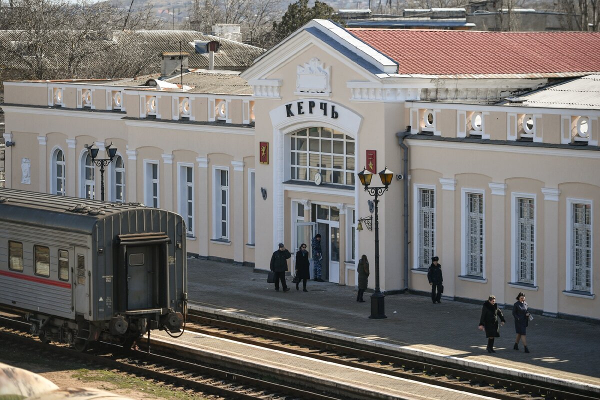 Жд вокзал евпатория фото