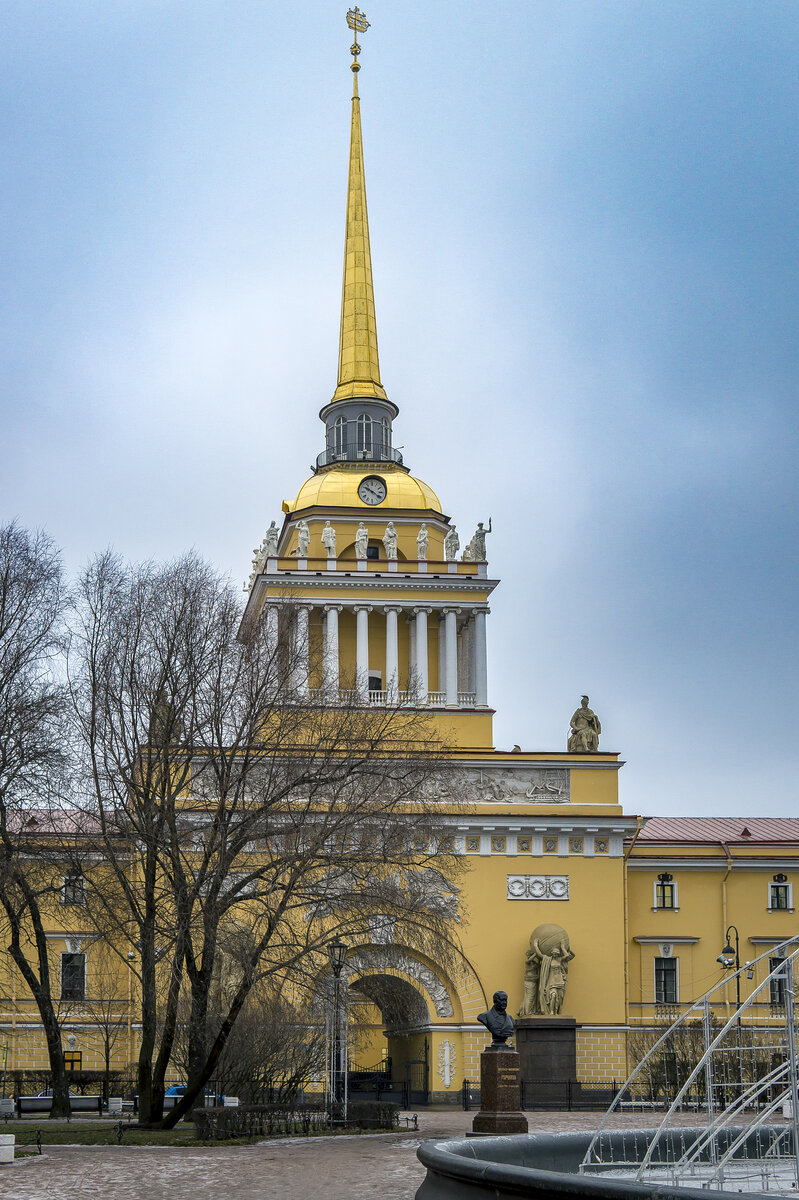 Кораблик на шпиле адмиралтейства в санкт петербурге фото