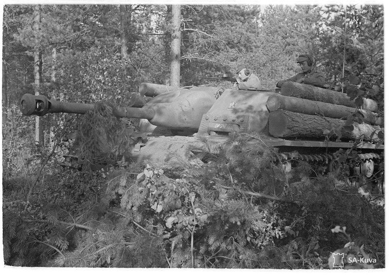 StuG III с усиление брони из брёвен. 