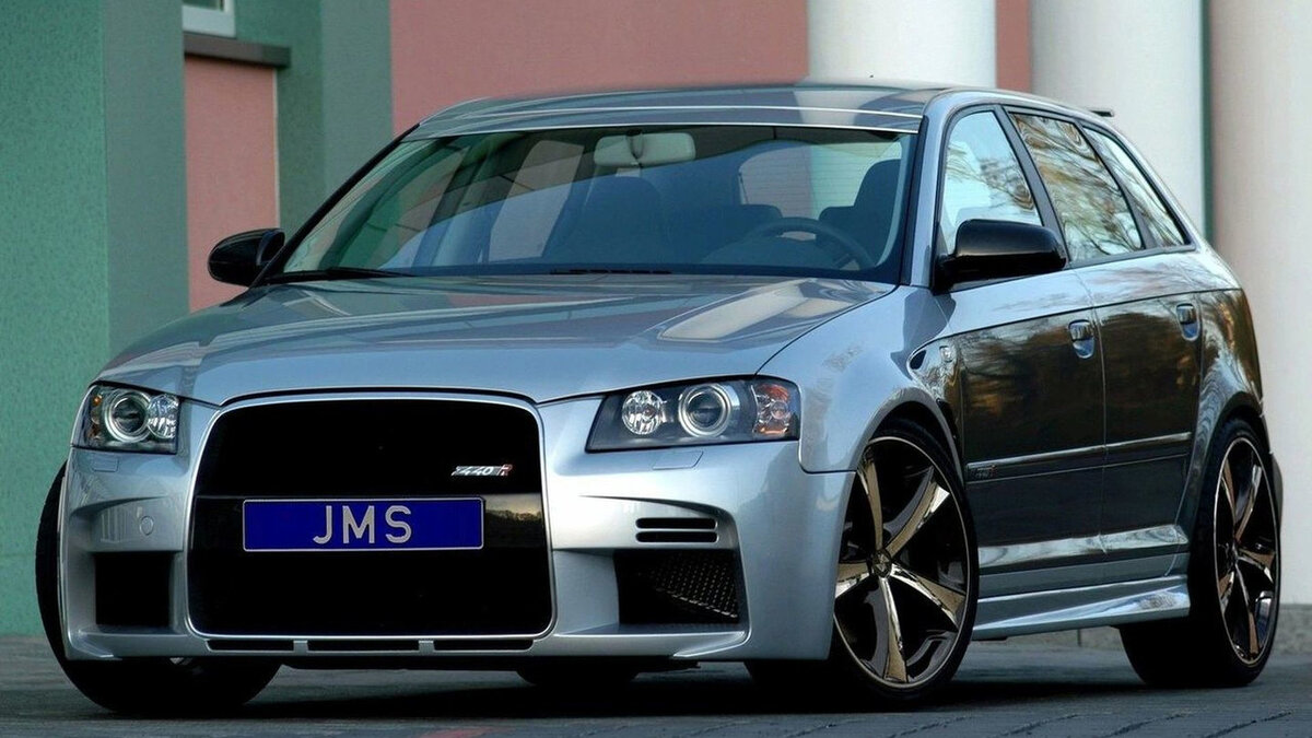 Audi A3 — хэтчбэк малого семейного класса, производимый концерном Audi с 1996 года[1][2]. В 1996—2003 годах выпускалось первое поколение, с 2003 по 2012 — второе, а в 2012 появилось 3 поколение популярного в Европе компактного автомобиля