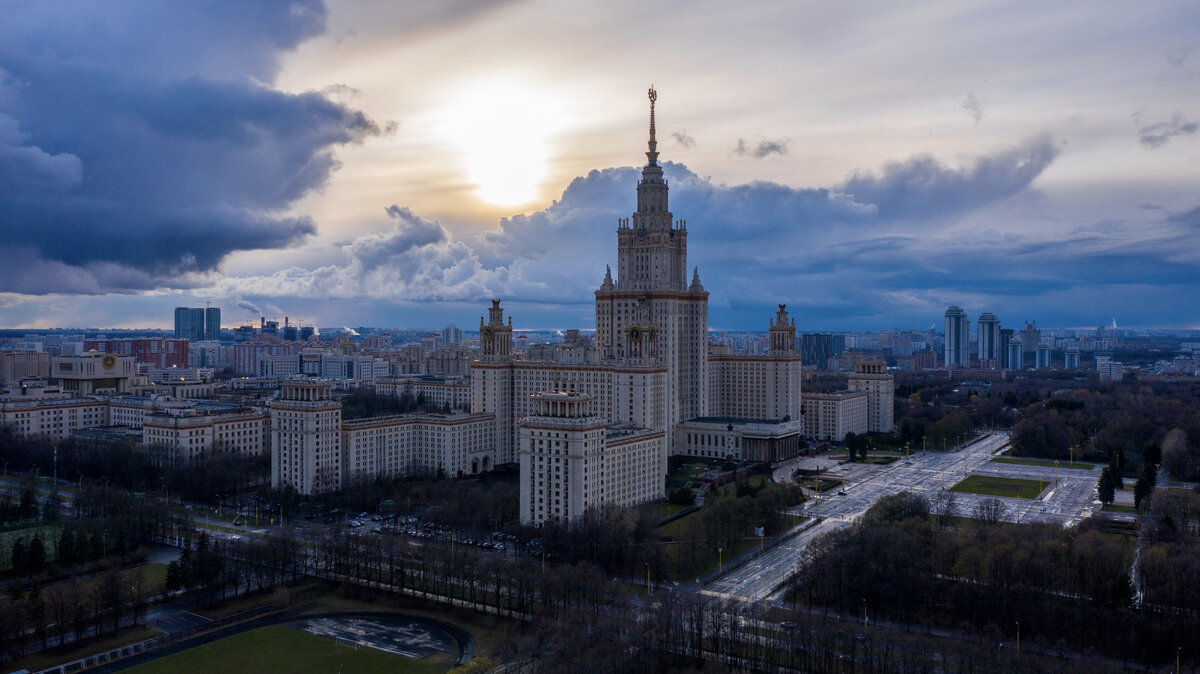 Москва без людей. МГУ Воробьевы горы 8к. Москва вечером МГУ Воробьевы горы. МГУ на Воробьевых горах 20 век. Воробьевы горы МГУ вечер.