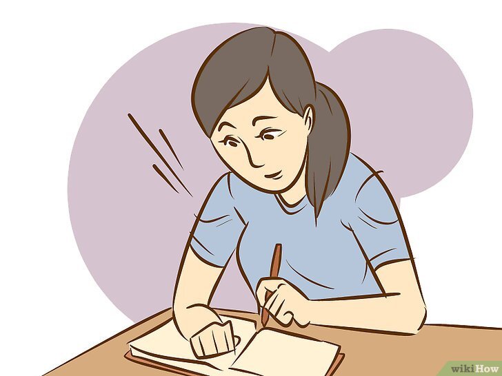 2 На занятиях будьте внимательны. Пусть этот совет не покажется вам ерундой: если вы будете не просто присутствовать на занятии, а действительно вслушиваться и вдумываться в то, что объясняет преподаватель, это очень поможет вам, когда дело дойдет до экзаменов. Не попадайтесь в ловушку, думая, что вы просто «впитаете» в себя знания; нужно быть активным учеником.[1] 
Слушайте внимательно, так как зачастую преподаватели дают подсказки, например: «Самым главным моментом этой темы является…» Иногда они просто делают акцент на определенных словах или вопросах. Это действительно ключ к тому, чтобы хорошо сдать экзамен. Чем больше информации вы усвоите с самого начала, тем меньше вам придется учить потом.