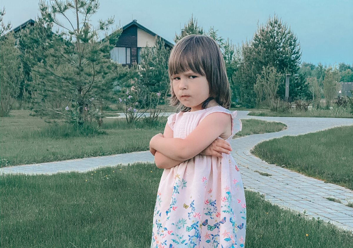 Примерно с таким видом. И не важно, что сама виновата.