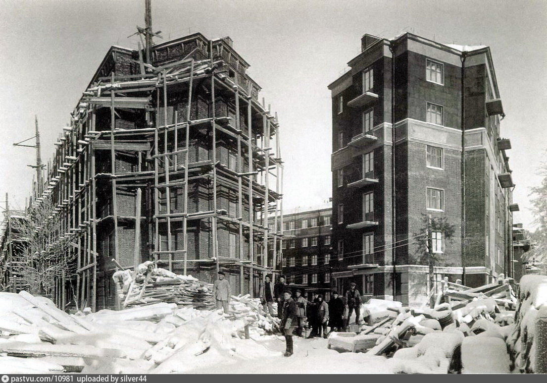 Строительство посёлка "Новые дома", 1930. Справа - современный дом 14с1.