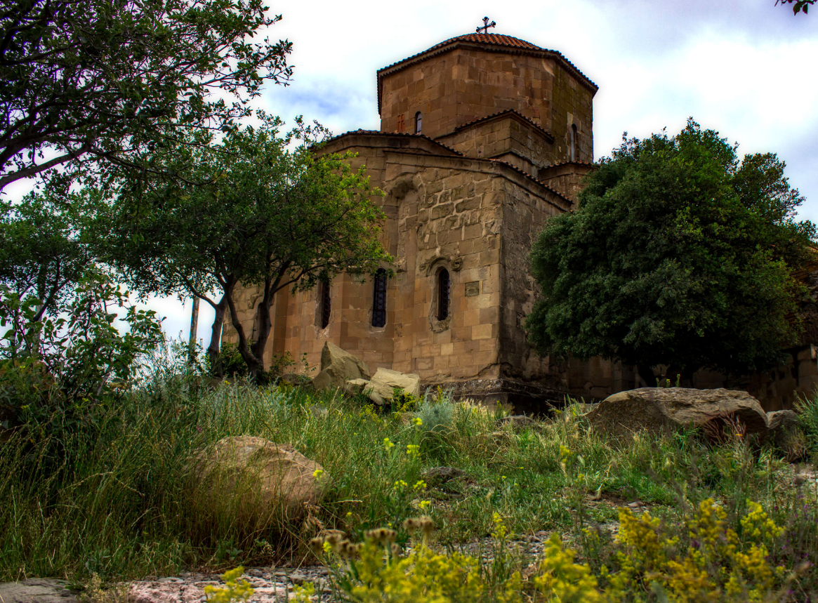 Монастырь, где жил сбежавший парень