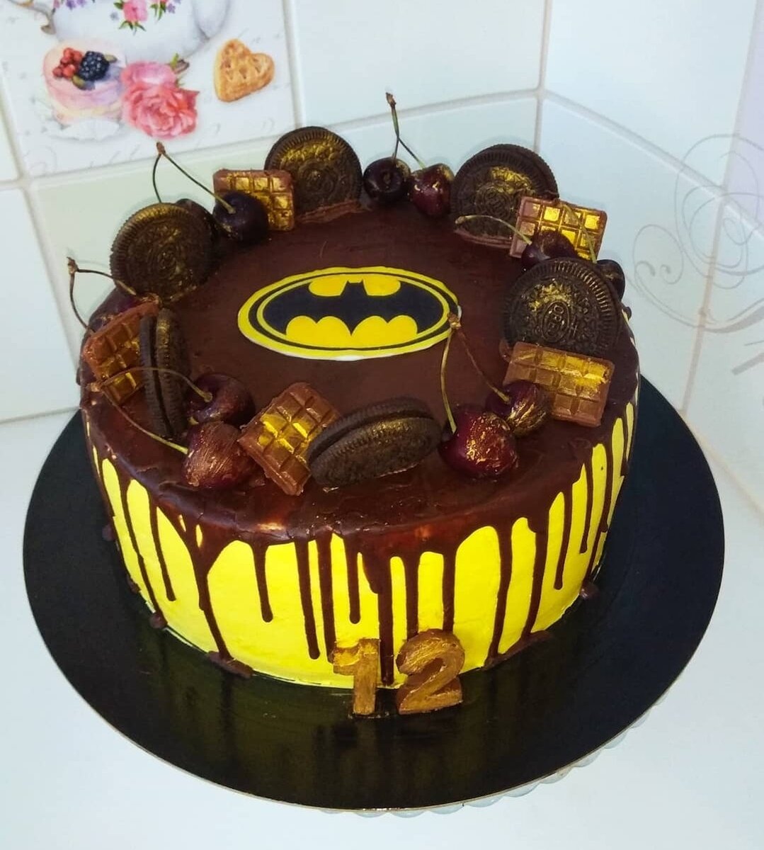 В статье все тематические торты покрыты кремом, мастика, как часть декора.