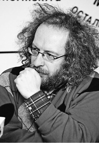 Алексей Венедиктов: "В момент захвата людей эфир, статья являются товаром, их меняют на жизнь заложников. На переговорах говорят: вы выпустите троих, мы дадим слово на “Маяке”, выпустите четверых — дадим полосу в “Российской газете”.
