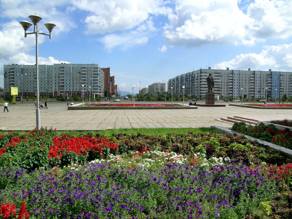 Город братск сибирь. Братск. Площадь Ленина Братск. Братск город. Площадь городов Братск.