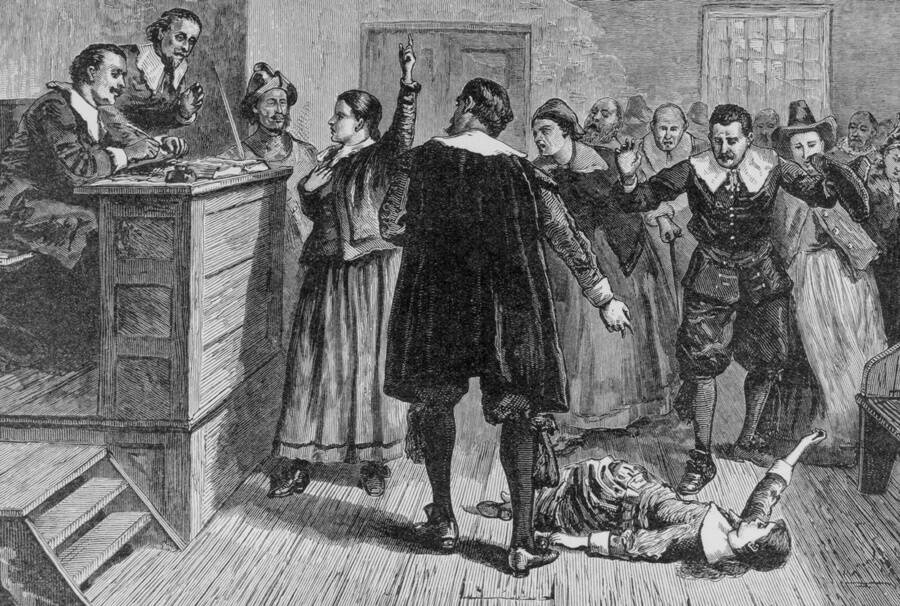 Когда истерия против ведьм охватила Европу и Северную Америку людей, подвергшихся мучительным испытаниям на ведьм.            Коллекция Кина / Архивные фотографии / Getty Images