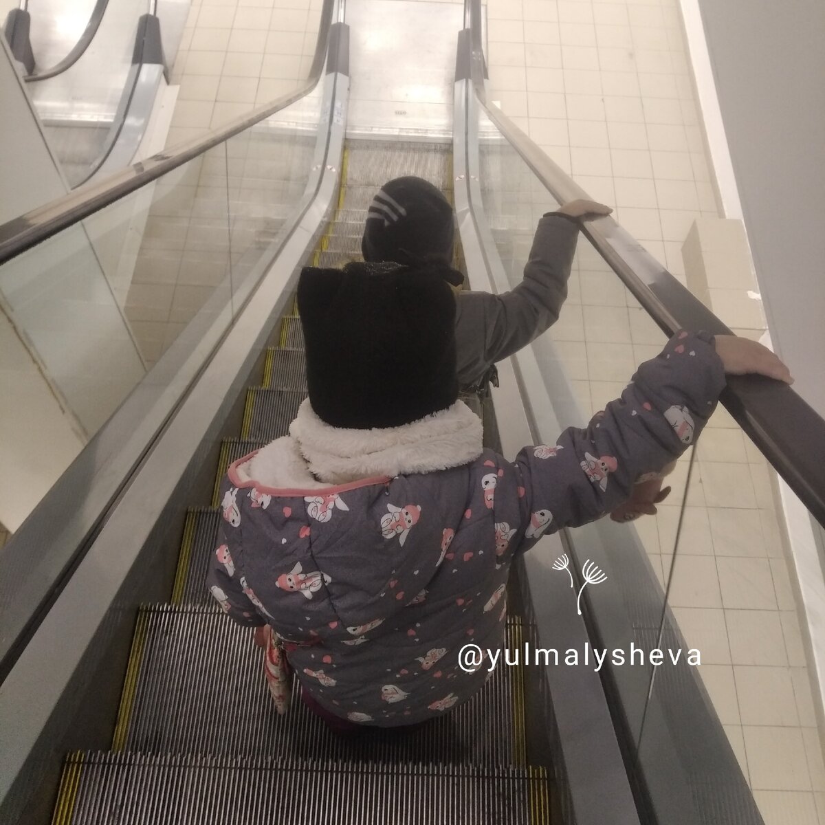 Дети уже 9 месяцев небыли в ТЦ, так что эскалатор- и то развлечение