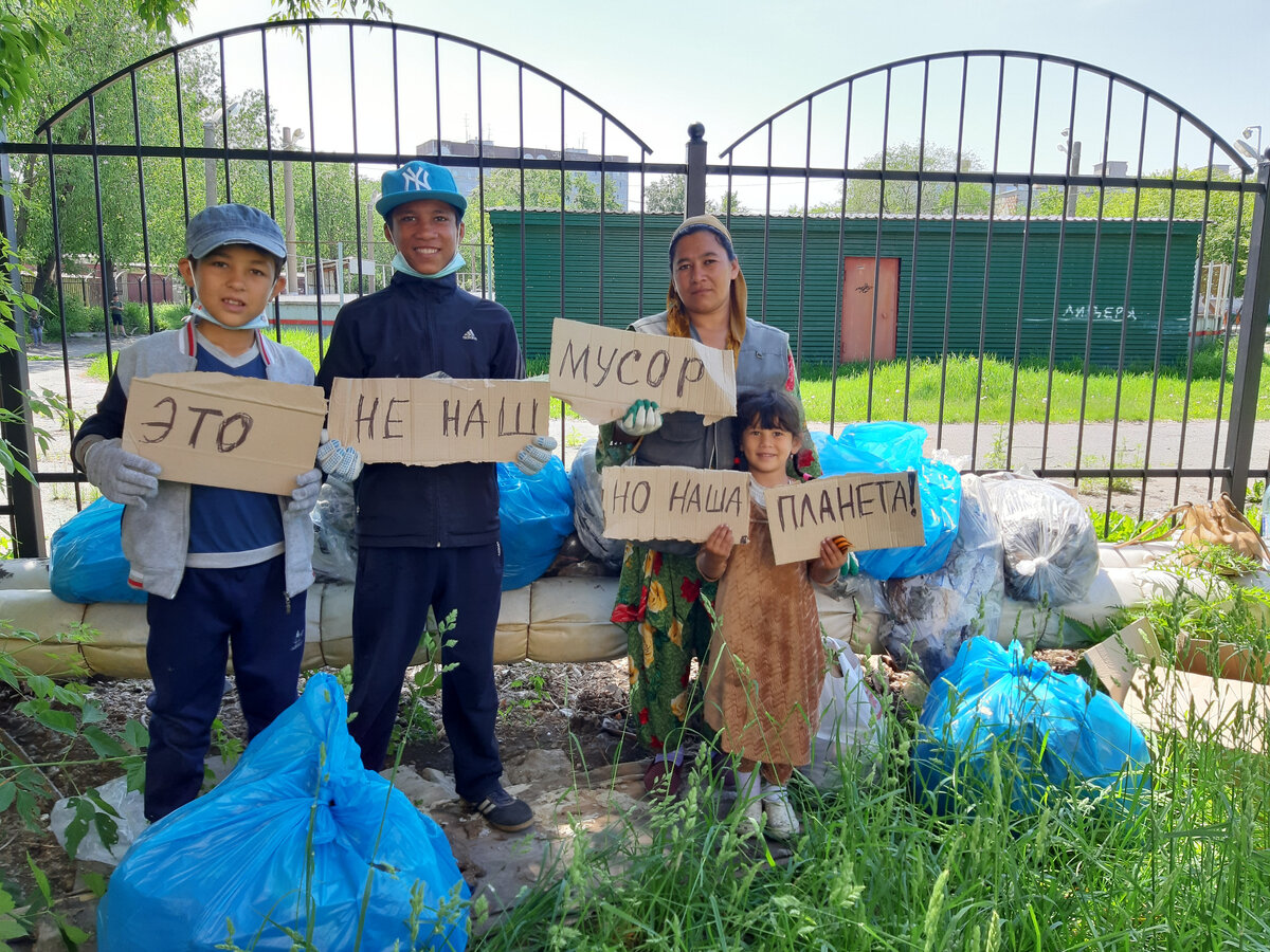 Мои помощники в уборке мусора.