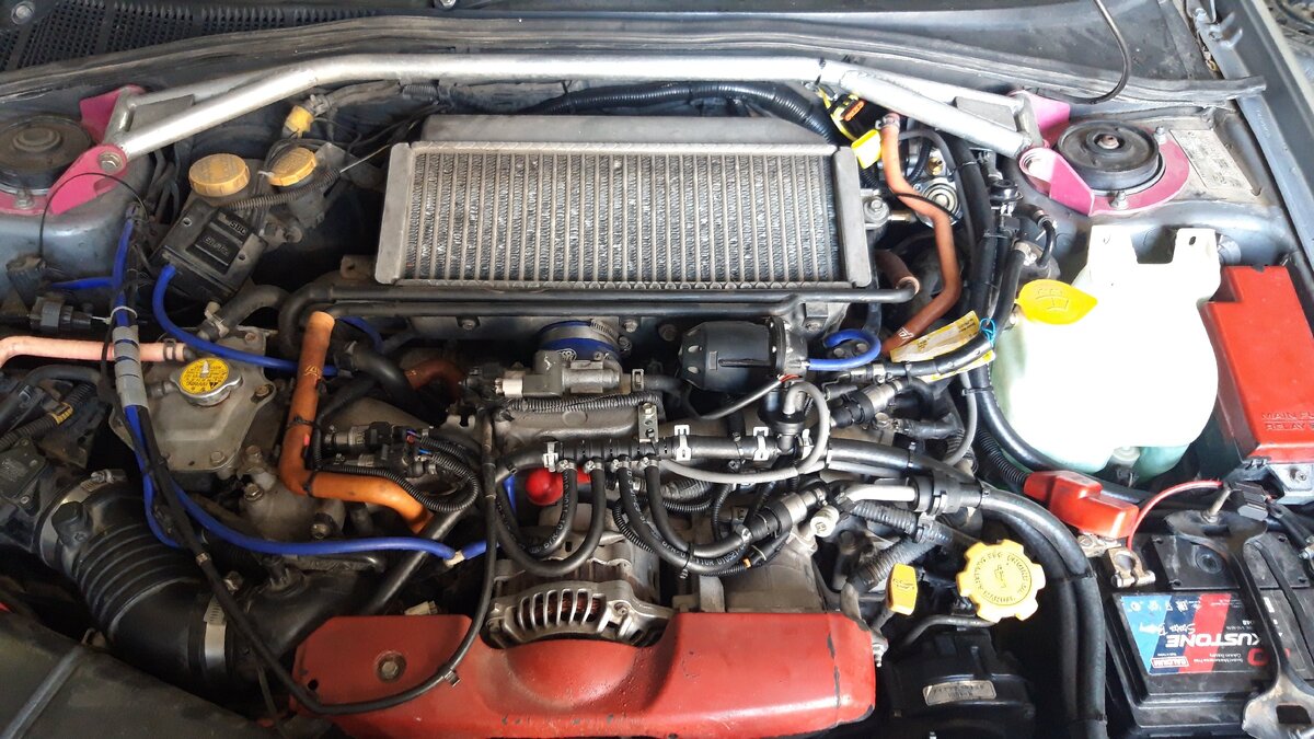 Subaru LEGACY общий вид под капотом с установленным ГБО 