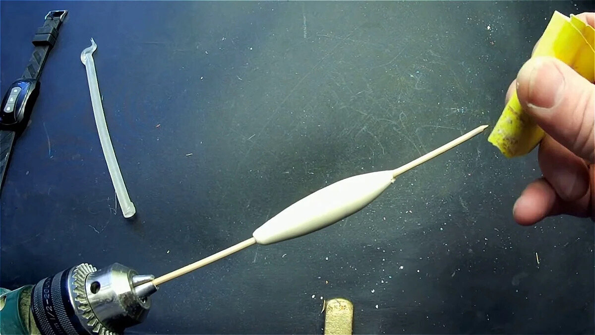 поплавок исстари подравнять посягать. поплавок для рыбалки скользящий. поплавок рыболовный саморегулирующийся.