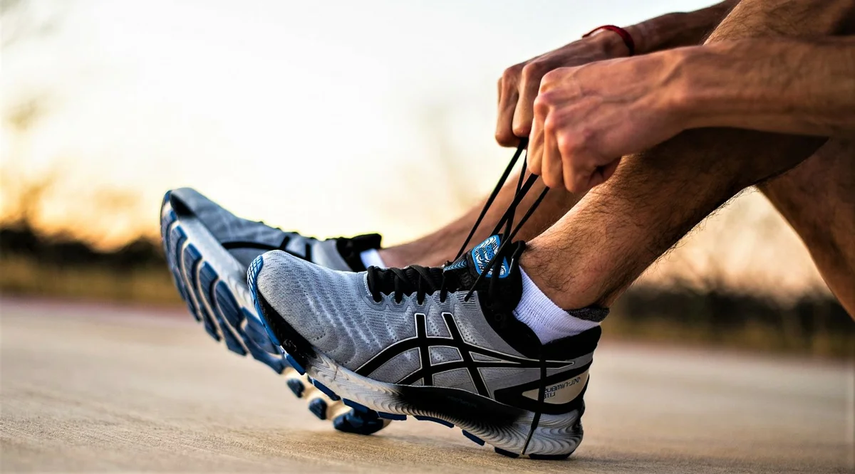 Сегодня Asics входит в пятёрку крупнейших компаний, производящих спортивную одежду и обувь.