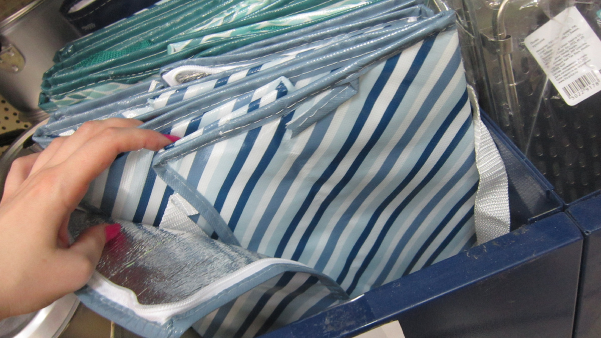 Магазин Fix Price. Сумка-холодильник. Цена: 149 рублей.