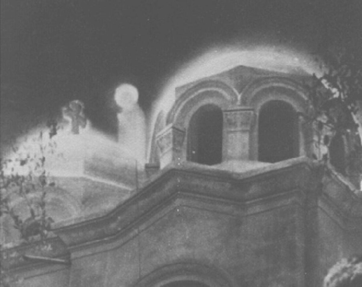 Η Υπεραγία Θεοτόκος θεωρείται από καιρό προστάτιδα της Ρωσίας. Αλλά ανά πάσα στιγμή, εμφανιζόταν σε ανθρώπους σε όλο τον κόσμο, φέρνοντας μαζί της τις προειδοποιήσεις και σηκώνοντας το πέπλο του μέλλοντος.-2