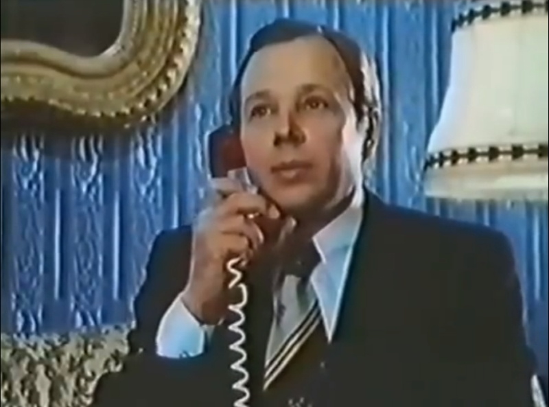 Кадр из фильма "Что-то с телефоном" взят для иллюстрации из Яндекс Картинки. 