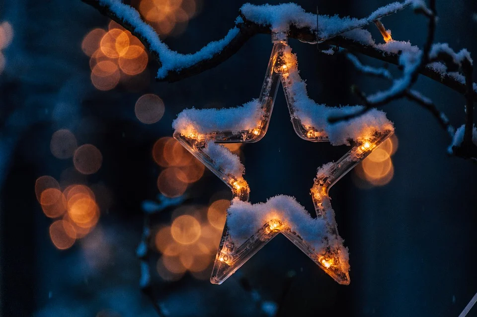 https://pixabay.com/ru/photos/%d0%b7%d0%b2%d0%b5%d0%b7%d0%b4%d0%b0-%d1%80%d0%be%d0%b6%d0%b4%d0%b5%d1%81%d1%82%d0%b2%d0%be-%d1%83%d0%ba%d1%80%d0%b0%d1%88%d0%b5%d0%bd%d0%b8%d0%b5-6860582/