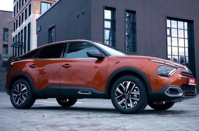 Citroen C4 вид сбоку