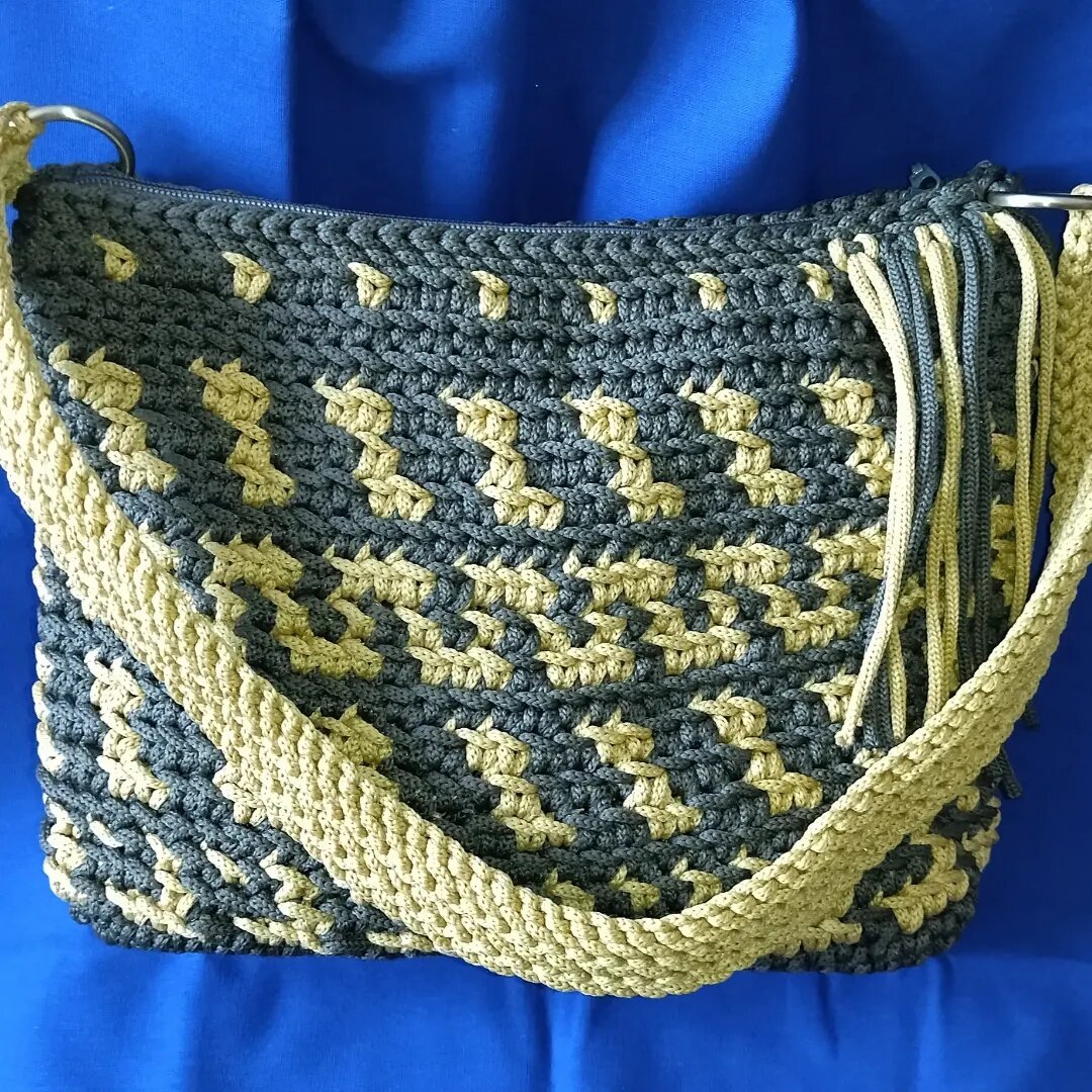 Эту сумочку связала я. 