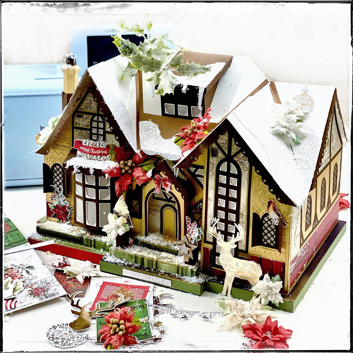 Дом с использованием скрап бумаги - ручная работа, детали вырезаны плоттером 