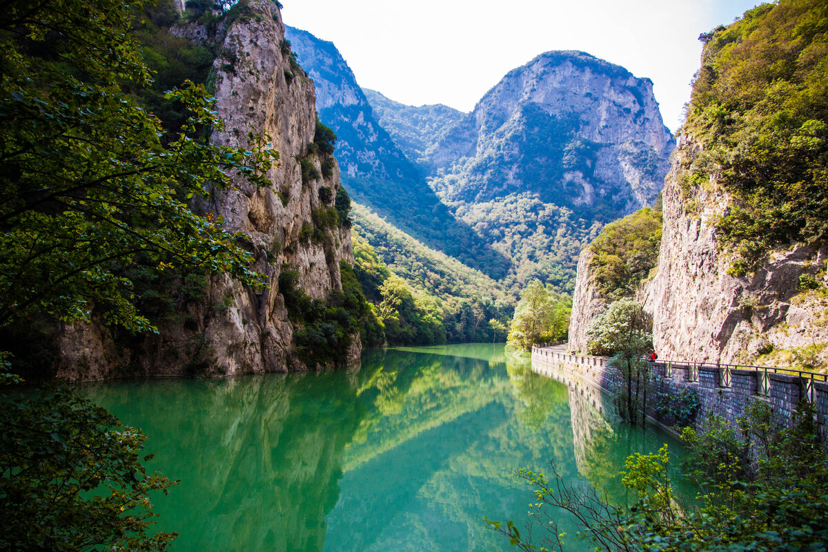 природный объект италии. улицы италии эстетика. деревня варесотто италия. природный объект италии. арагонский замок италия.
