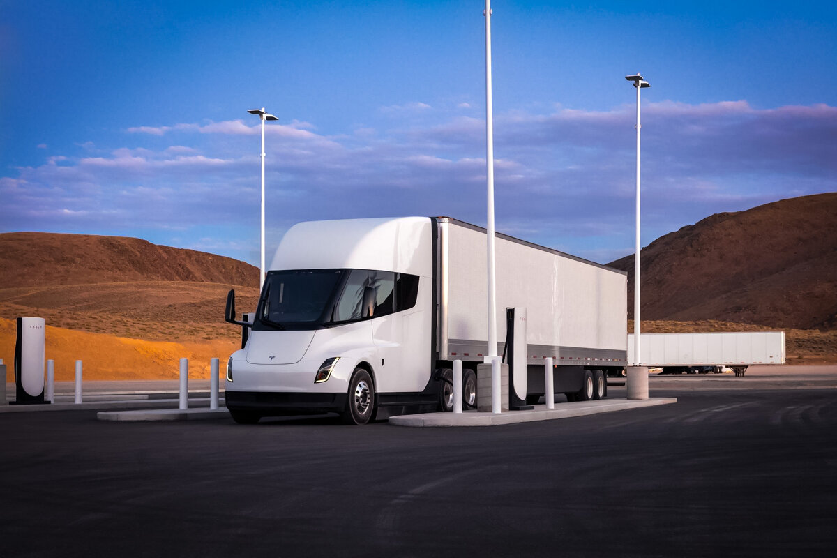 Рассекречен салон электрического грузовика Tesla Semi ⚡️ | Святослав. | Дзен