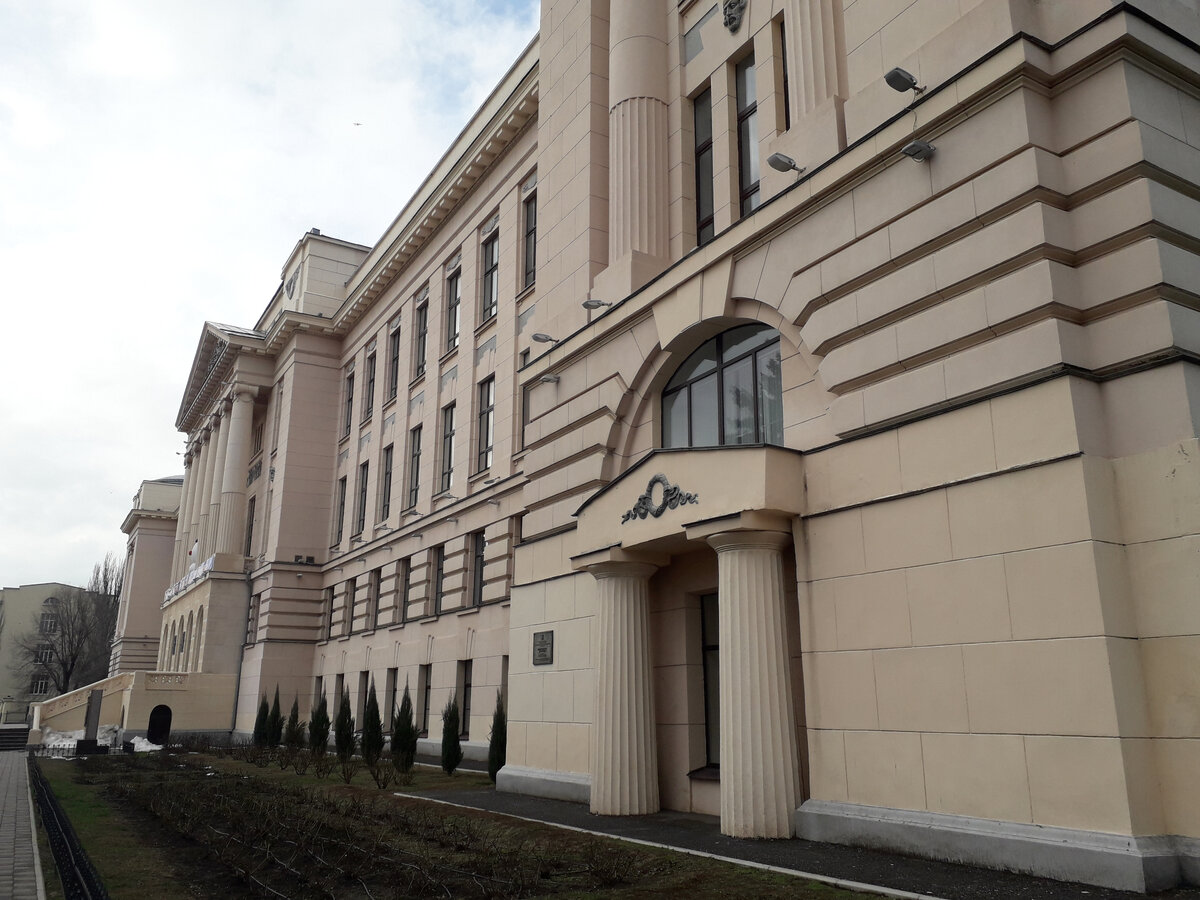 Главный корпус. 6 января 2022 12:20