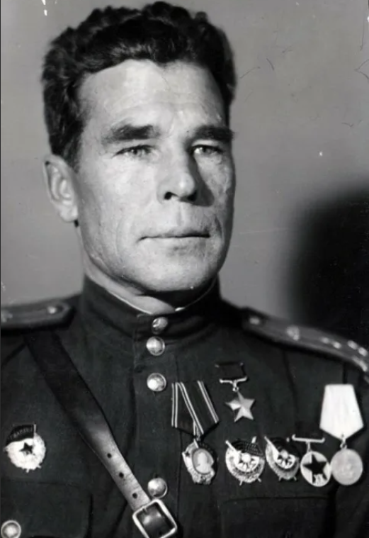 Герой Советского Союза генерал-майор В.К.Максимов (1899-1945). Источник фото - https://i.mycdn.me/i?r=AzEPZsRbOZEKgBhR0XGMT1Rk1S-Dy2ZL8lB-sqB8Px5mH6aKTM5SRkZCeTgDn6uOyic