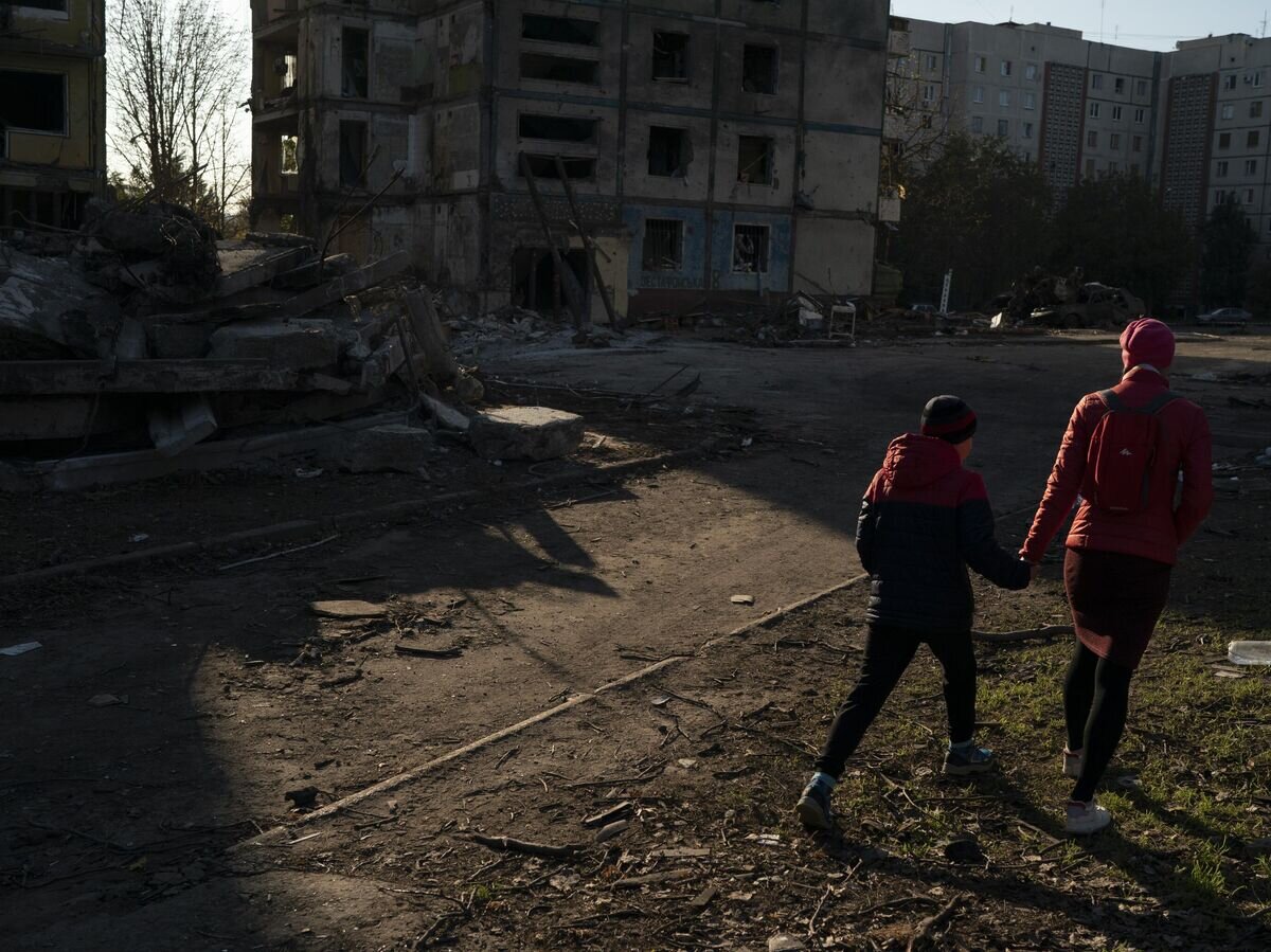    Люди на улице Запорожья© AP Photo / Leo Correa