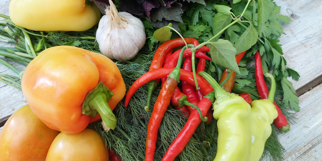 Приправа по-армянски - лучшая из всех приправ, которые я закрываю на зиму. Огромное спасибо моей коллеге за рецепт