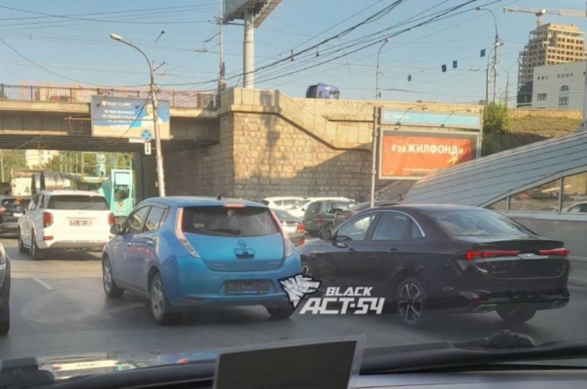    В Новосибирске горожане возмутились ростом числа автомобилей без госзнаков