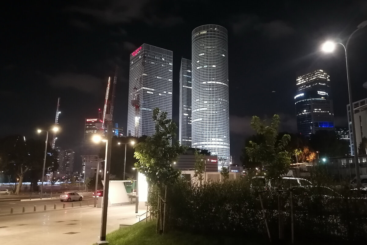 Комплекс "Азриэли"