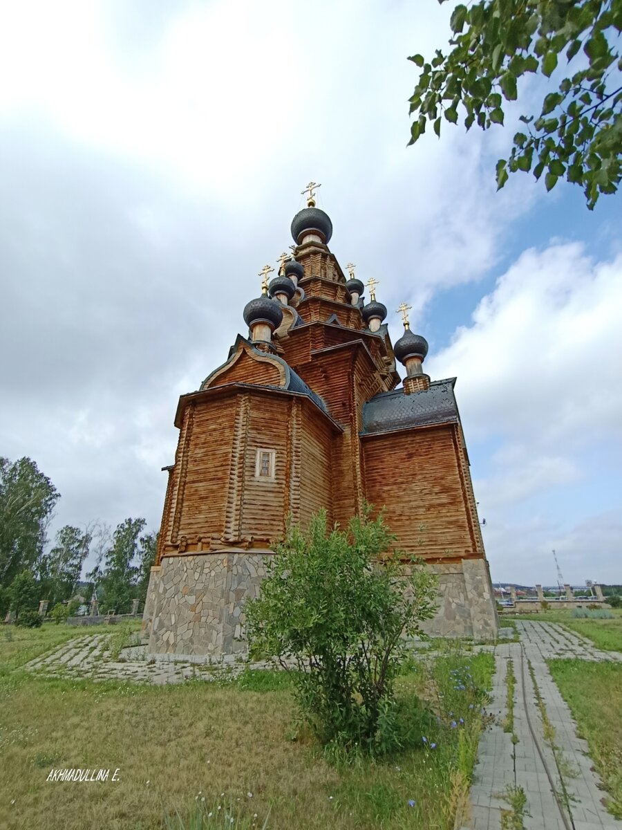 Храм без гвоздей, уральские самоцветы и 