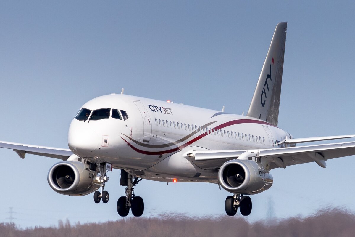 Ssj. Сухой Суперджет 100. Сухой супер Jet 100. Самолет сухой Суперджет 100. Sukhoi SSJ 100.