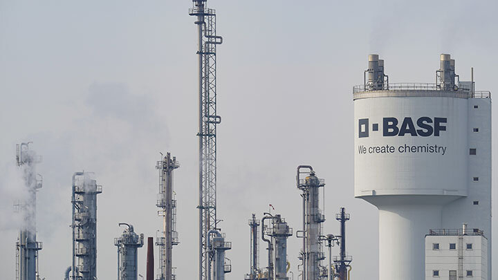 BASF ОБЪЯВИЛ О ЗАКРЫТИИ СВОЕГО АММИАЧНОГО ЗАВОДА В ЛЮДВИГСХАФЕНЕ. ФОТО: UWE ANSPACH/DPA/GLOBALLOOKPRESS