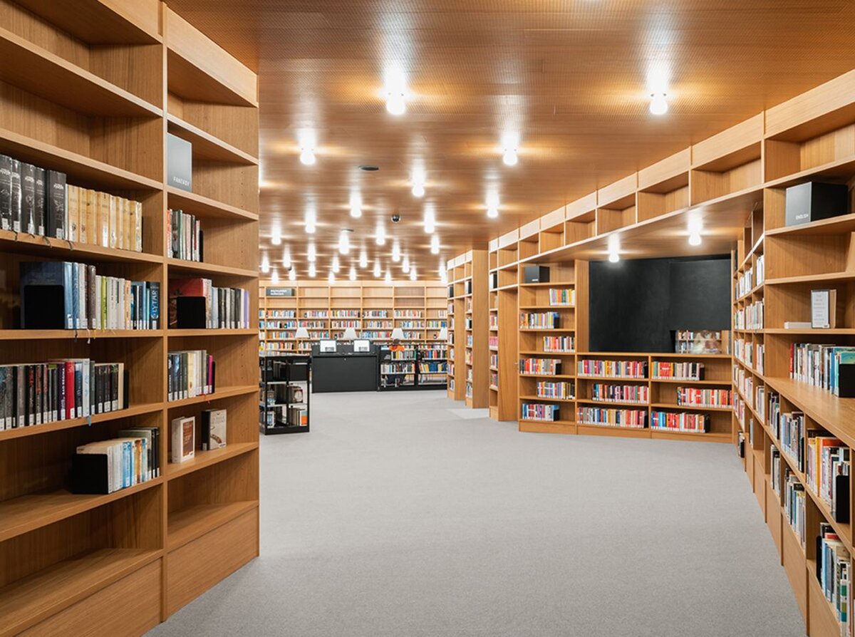 Библиотека в г. Бриксен, автор проекта - архитектурное бюро Carlana Mezzalira Pentimalli (фото из материалов журнала ИНТЕРЬЕР+ДИЗАЙН)