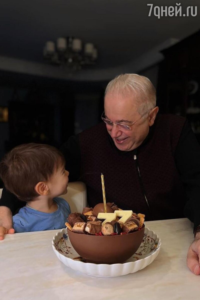    Евгений Петросян с сыном Ваганом Социальные сети