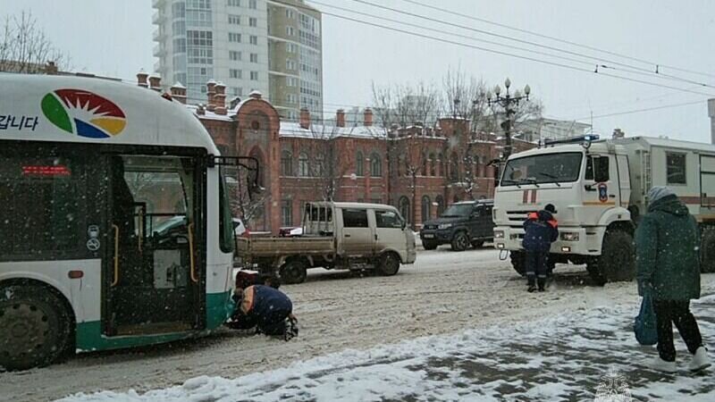     Спасатели несколько раз выезжали на помощь общественному транспорту и автолюбителям.