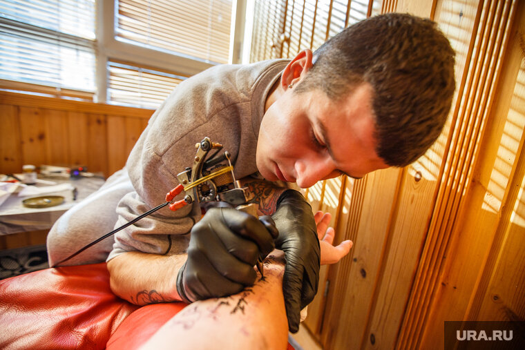    Екатеринбуржец ответил чешскому журналу татуировкой на всю руку