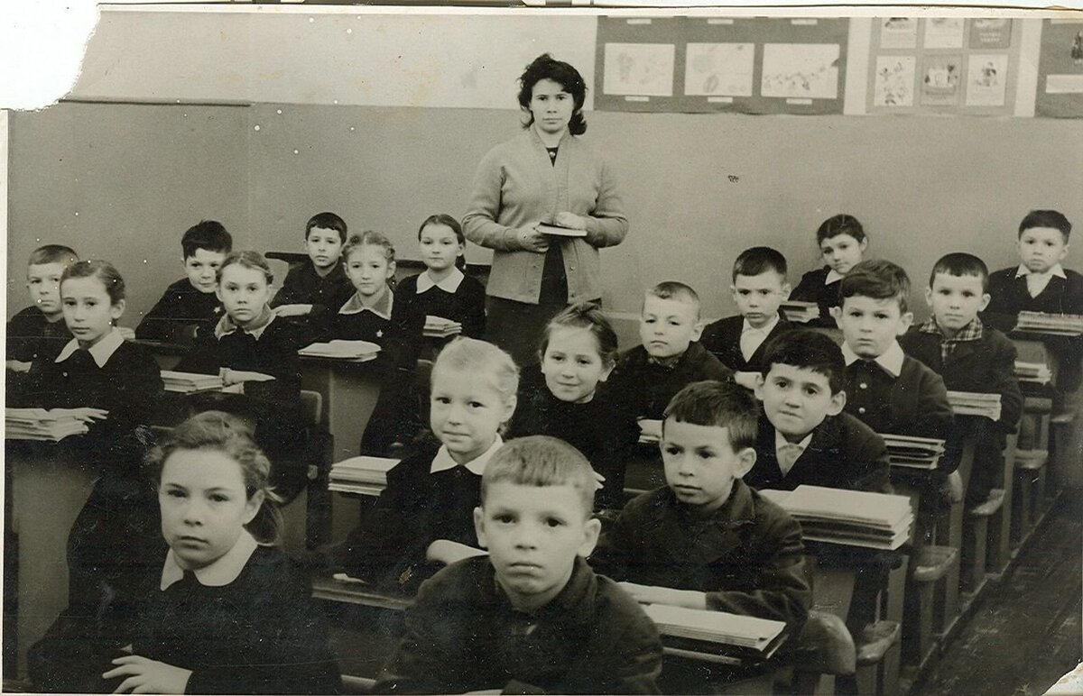 Первые советские школы