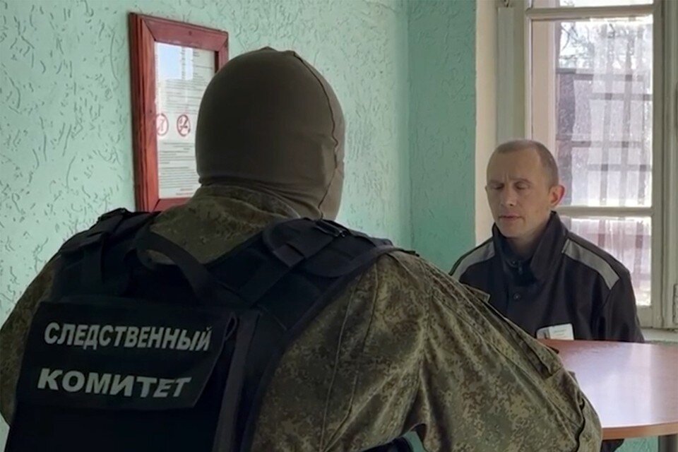     Действия Незнамова были квалифицированы следствием как применение в вооруженном конфликте запрещенных средств и методов