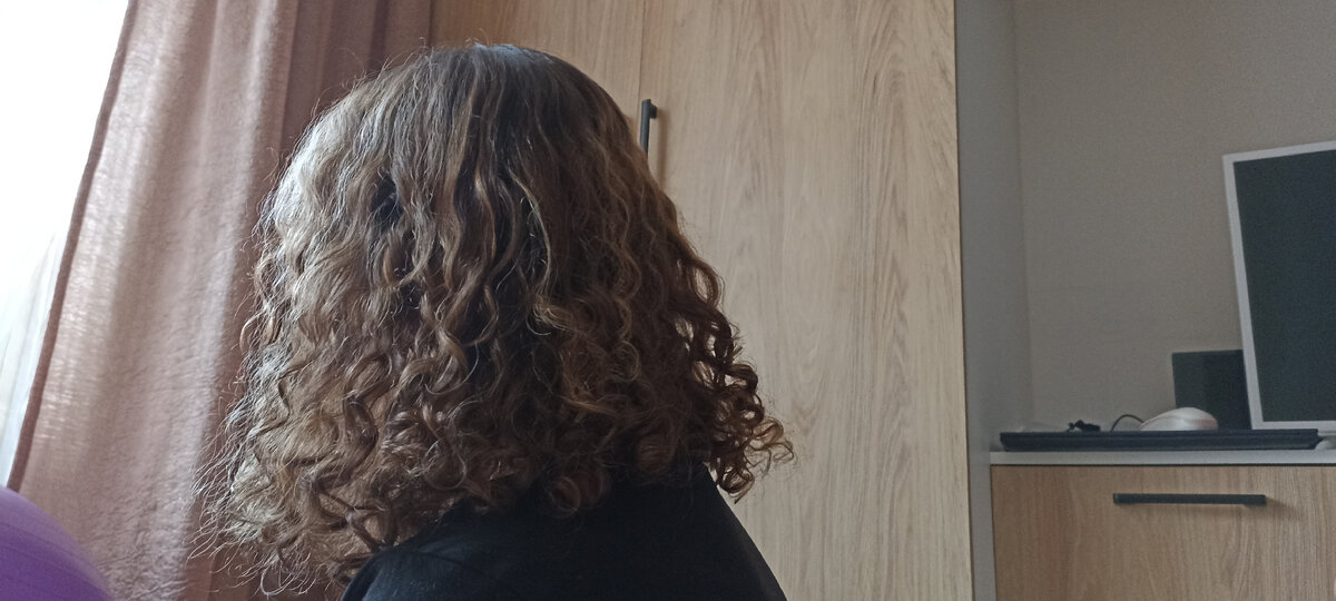 Во время беременности очень коротко отстригла волосы, сейчас отращиваю 