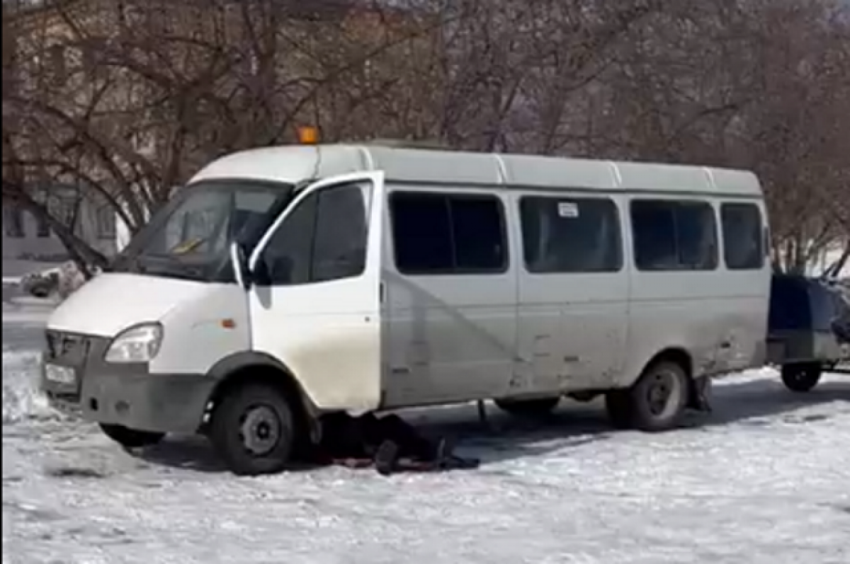    Юных хоккеистов из Златоуста отправили на турнир в «полуаварийном» автобусе
