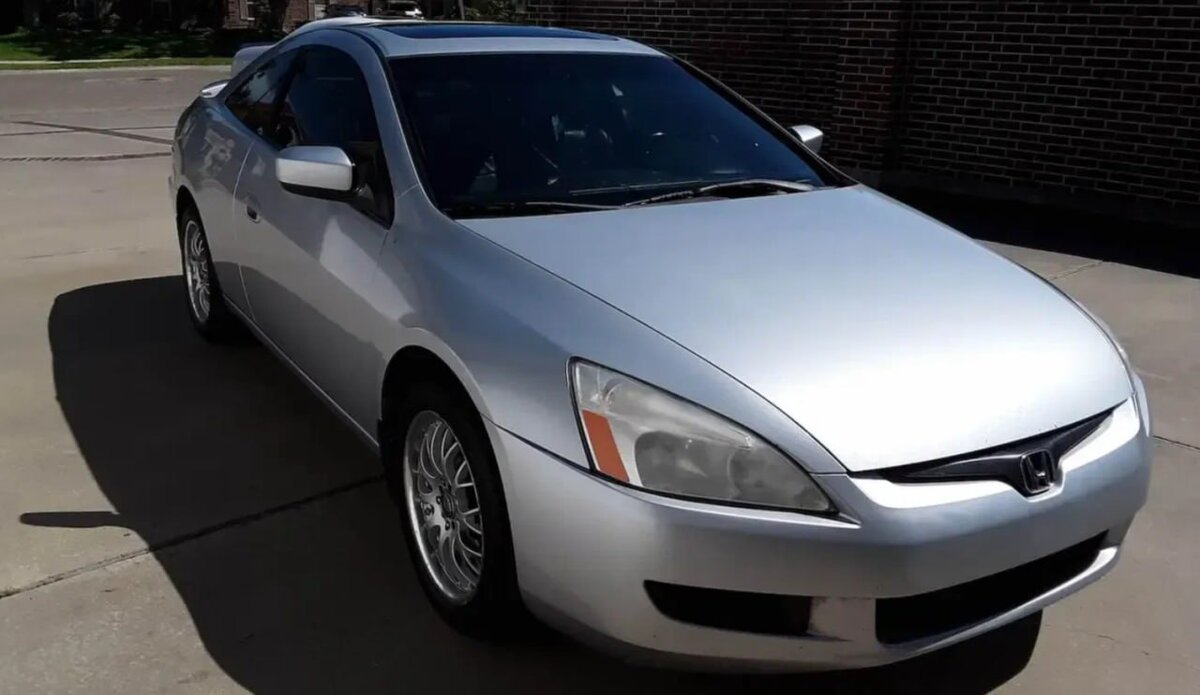 Honda Accord 2003 года выпуска.