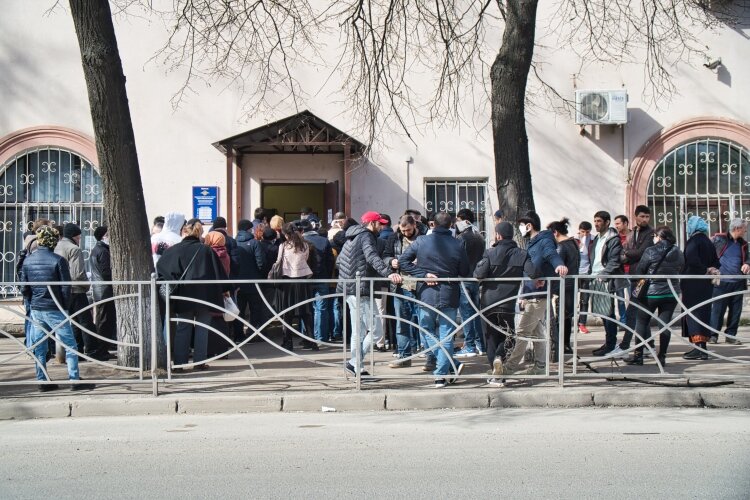    В чем подозревается Кочетов? Якобы один из уроженцев среднеазиатской республики, который находился в Казани с нарушениями миграционного законодательства, попросил его из страны не выдворять. Следком и УСБ МВД уверены: Кочетов дал согласие и попросил за это 50 тыс. рублей Фото: «БИЗНЕС Online»