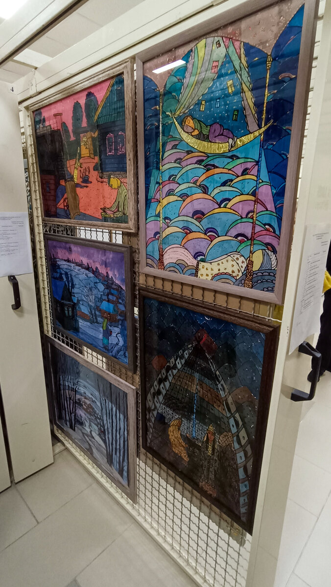 Выдвижные стойки есть только в одном помещении 