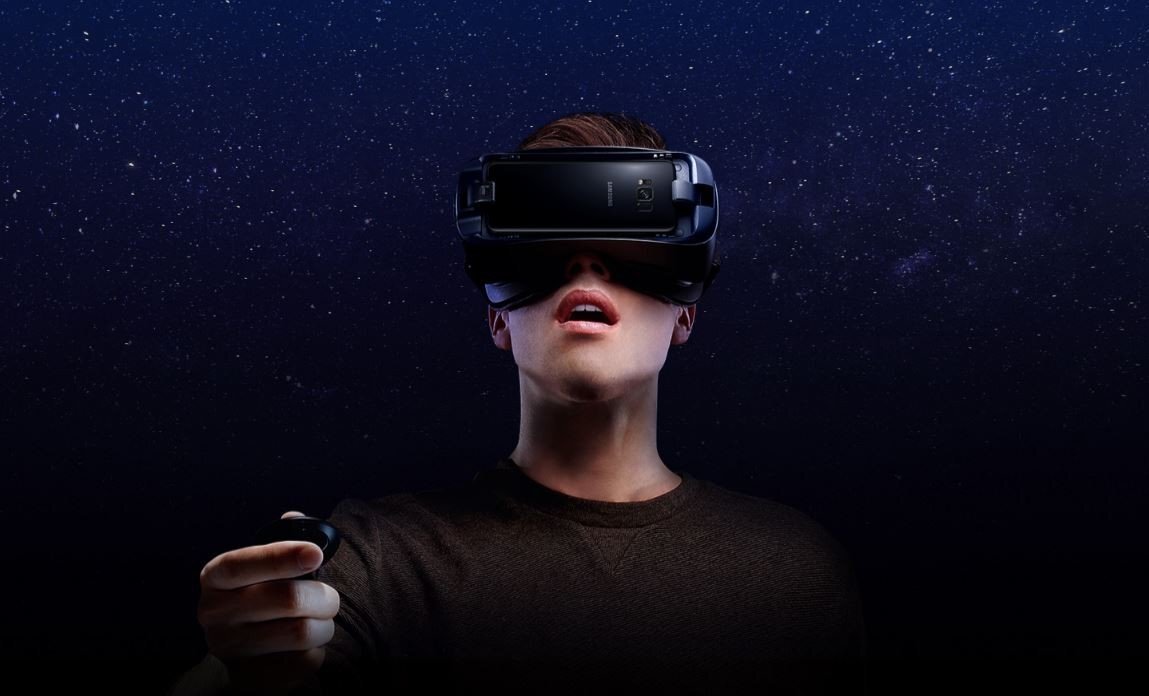 Очки виртуальной реальности парень